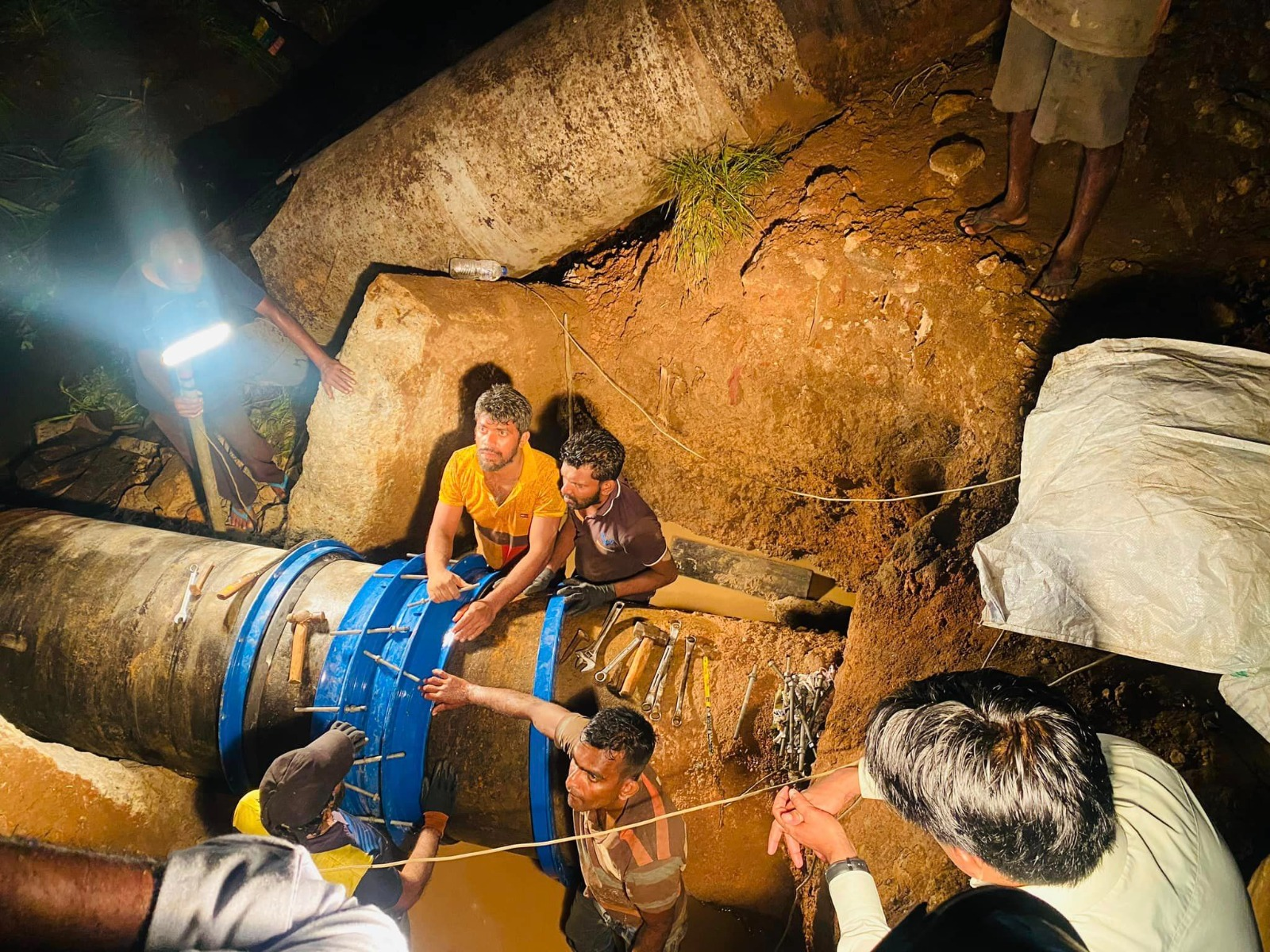 மறுசீரமைக்கப்பட்ட நீர் குழாய்