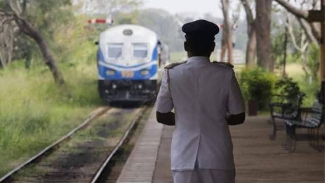 ரயில் நிலைய அதிபர்கள் சங்கம் நாளை முதல் பணிப்புறக்கணிப்பு