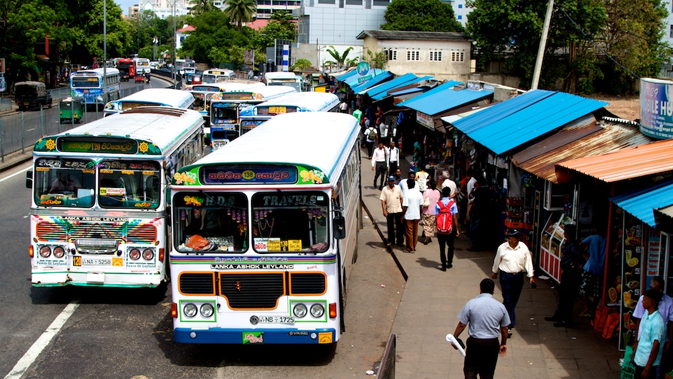 பஸ்களை சோதனையிட பொலிஸாரின் விசேட நடவடிக்கை